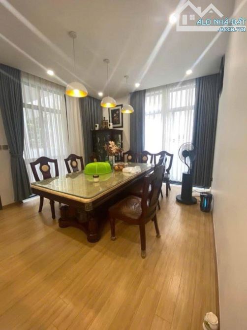 LÔ GÓC HOÀNG CẦU - DT 100M2 x 5T - MT 18M - 55 TỶ - NGÕ Ô TÔ - KHU VỰC SIÊU VIP - 4
