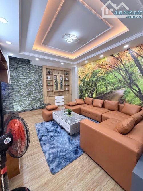 BÁN NHÀ ĐẸP HOÀNG BẬT ĐẠT – TÂN BÌNH – 5 TẦNG FULL NỘI THẤT – HẺM Ô TÔ – GIÁ CHỈ 8,9 TỶ - 4
