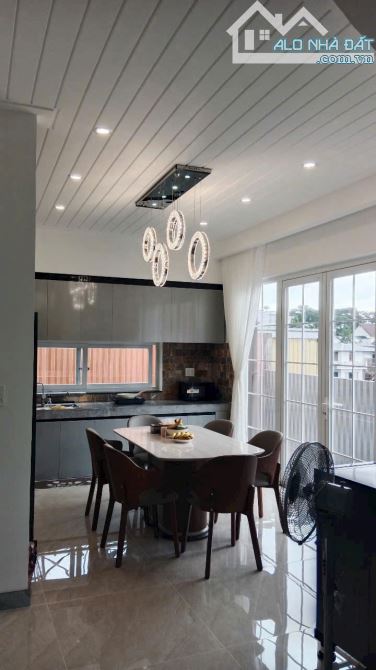🔹 Villa Đà Lạt View Đẹp – Nội Thất Cao Cấp – Giá Chỉ 11.5 Tỷ – Sổ Riêng Hoàn Công - 3