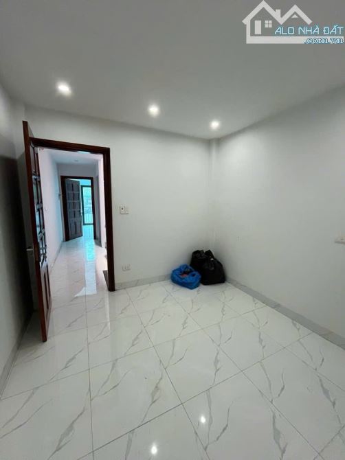 B.Á.N NHÀ GẦN LAI XÁ ,  2 THOÁNG, 40M RA Ô TÔ TRÁNH, XÁCH VALI VỀ SẴN Ở  38M2, 5 TỶ 65 - 4