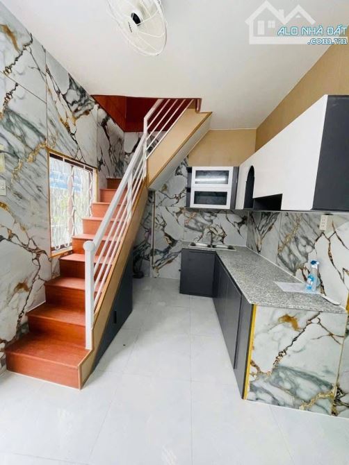 Nhà 1 Lầu 2 Mặt Tiền Đường Trước Sau. Ngay Thị Trấn Cần Giuộc. Sổ Hồng Riêng Giá Rẻ - 4