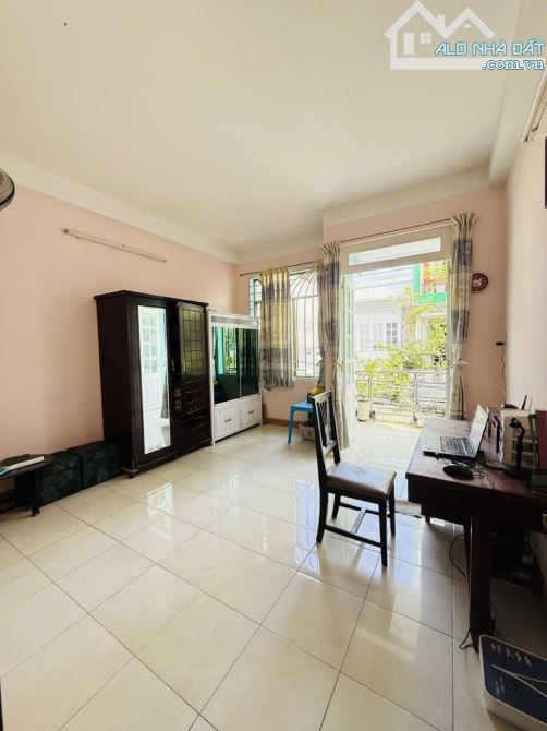 Siêu Phẩm Nguyễn Hữu Tiến Tân Phú hẻm xe hơi 1 sẹc 52m2,3Tầng 3 pn Nhỉnh 5 tỷ - 4
