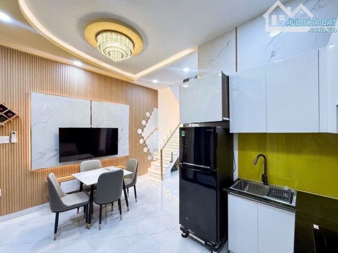Nhà đẹp Lê Văn Sỹ, Q3 - Hẻm thông - Cách ô tô 20m - 3 tầng full nội thất - DTSD 60m² - 5