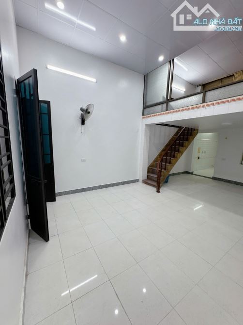 Bán nhà  ngõ rộng nhất phố Ngô Quyền, ngay gần đường lên Cầu Hoàng Gia. Chỉ 3.7 tỉ - 5