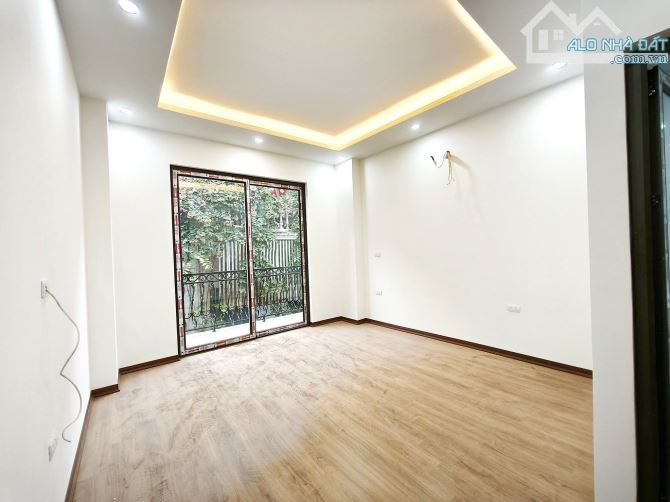 KÈ VẼ  BẮC TỪ LIÊM  60m 5 TẦNG Ô TÔ VÀO NHÀ  3 THOÁNG  GIÁ 8,5 TỶ - 5