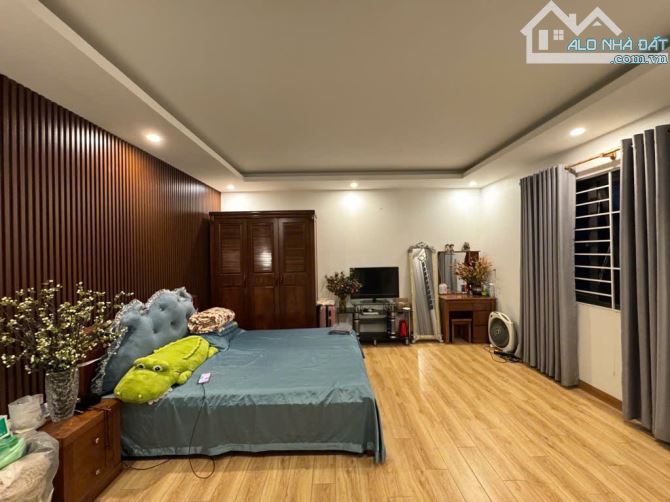 RẺ NHẤT PHÚC LỢi  NHÀ ĐẸP - MẶT TIỀN RỘNG -GẦN TRƯỜNG, CHỢ, TRUNG TÂM - TẶNG NỘI THẤT - 5