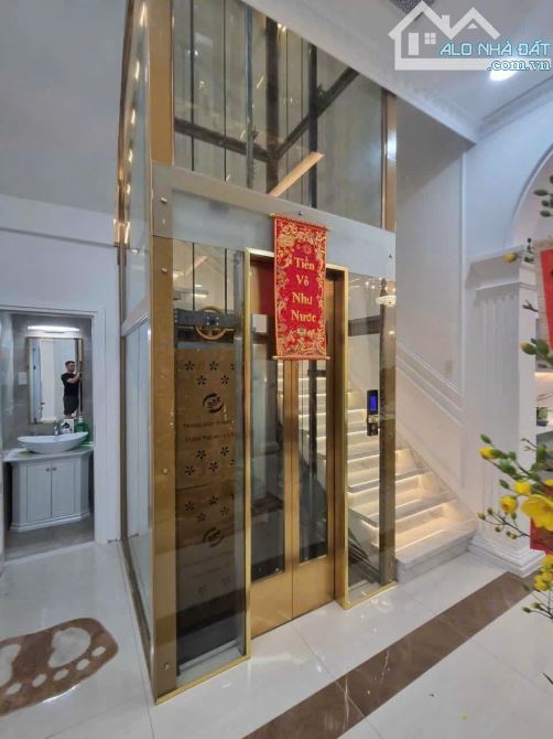Bán gấp biệt thự view sông Sài Gòn, Đặng Thùy Trâm  P. 13, BT, 10x21, 3T , Thang Máy, 33.8 - 6