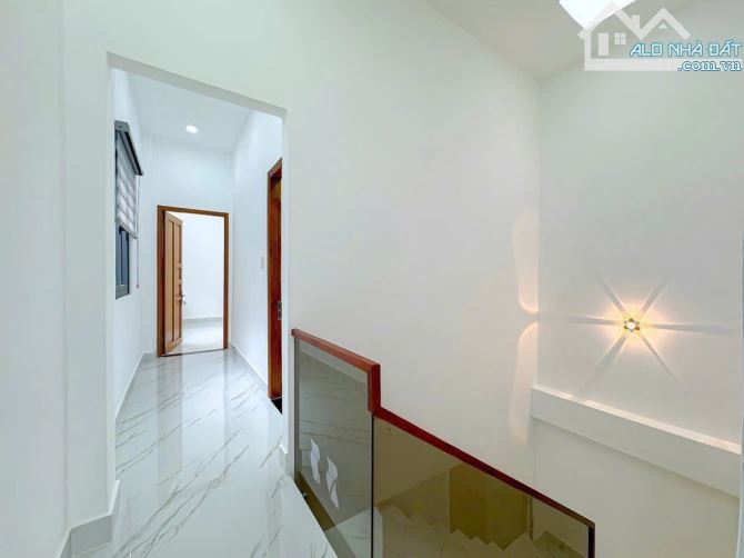 THỊ TRẤN NB - 110m2 , NỘI THẤT FULL, SÁT Q7 300M Chỉ 6 TY - 6