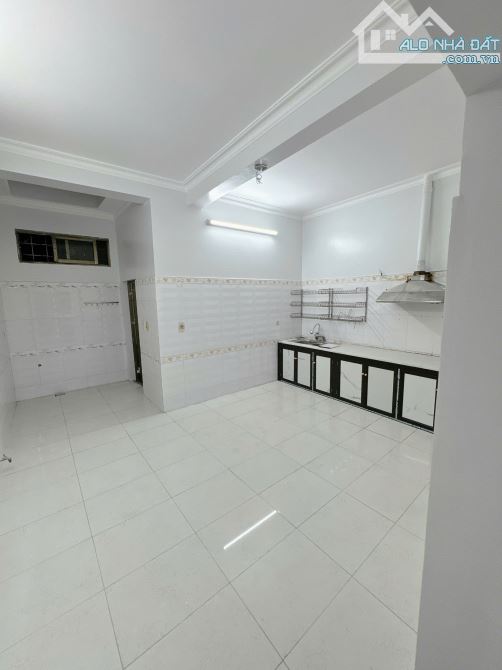 Bán nhà  ngõ rộng nhất phố Ngô Quyền, ngay gần đường lên Cầu Hoàng Gia. Chỉ 3.7 tỉ - 6