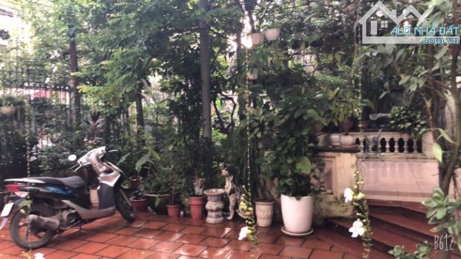 Biệt thự phố Nguyễn Văn Cừ 300m²- 4 tầng, ô tô, ngõ thông, gần cầu Chương Dương. - 6