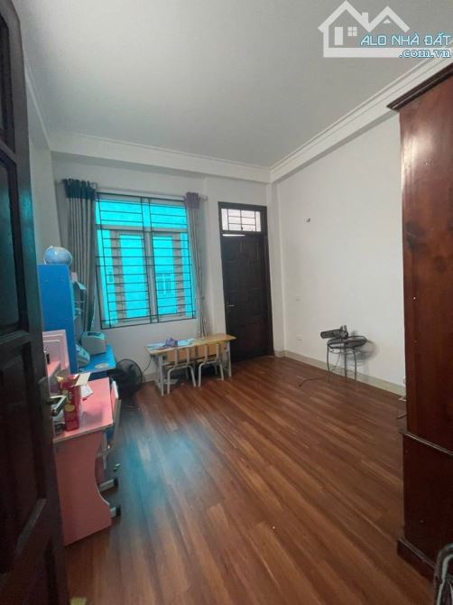 Bán nhà Đa Sỹ - Hà Đông - Gần chợ - Nhà dân xây 38m2 - 4 Tầng - 4 ngủ - Giá 6 tỷ - 6