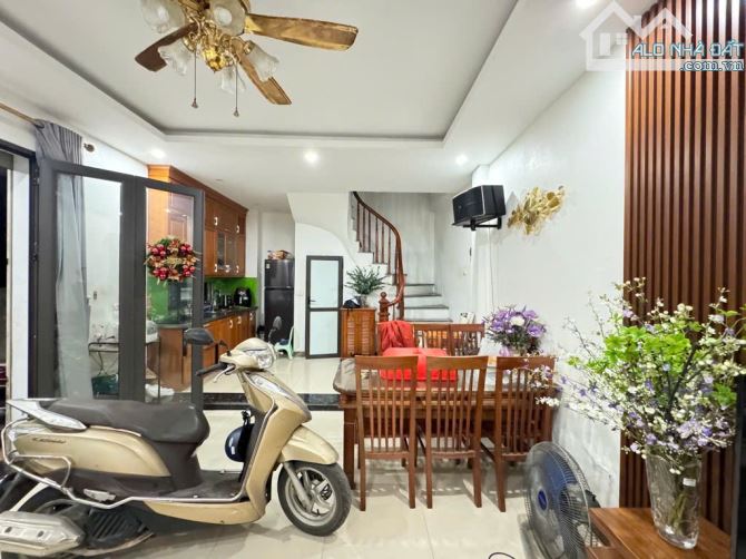 RẺ NHẤT PHÚC LỢi  NHÀ ĐẸP - MẶT TIỀN RỘNG -GẦN TRƯỜNG, CHỢ, TRUNG TÂM - TẶNG NỘI THẤT - 6