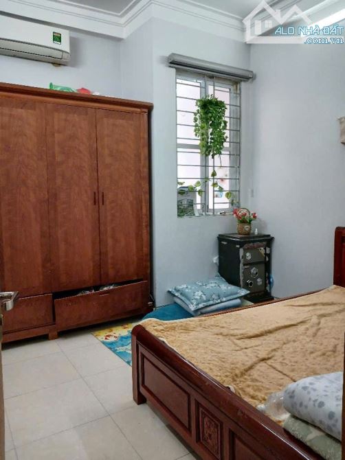 Bán nhà Đông Ngạc, DT 42m2 nhà dân xây, ngõ thông, ô tô đỗ gần, giá 6,5 tỷ - 6