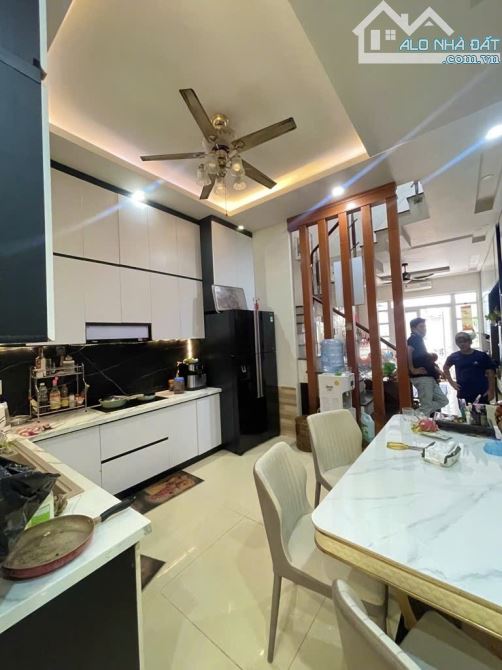 Nhà bán, KDC cao tầng đồng bộ ,Thạn Xuận 25 , 4m x17m , hẻm 7m , nhà 4 tầng , Giá 5.46 tỷ - 7