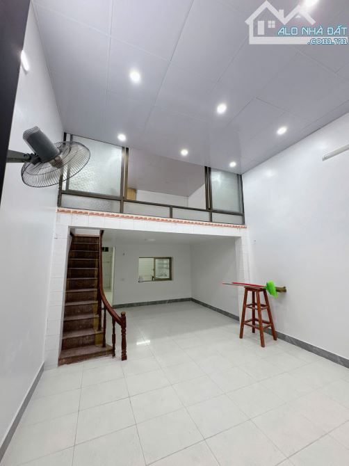 Bán nhà  ngõ rộng nhất phố Ngô Quyền, ngay gần đường lên Cầu Hoàng Gia. Chỉ 3.7 tỉ - 8