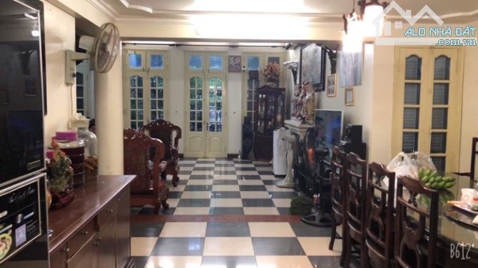 Biệt thự phố Nguyễn Văn Cừ 300m²- 4 tầng, ô tô, ngõ thông, gần cầu Chương Dương. - 8