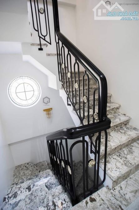 Bán nhà 1 trệt 4 lầu mặt tiền 30/4 (đoạn hồ Mạc Thiên Tích ), p. An phú, q. Ninh kiều, TP - 8