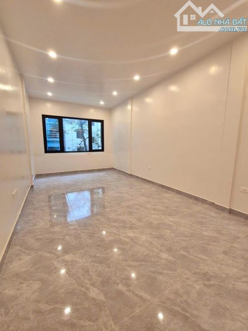 LÔ GÓC 3 THOÁNG – 7 TẦNG – HÀNG XÓM ROYAL – VIEW SÂN BÓNG – CHỈ 10.8 TỶ - 9
