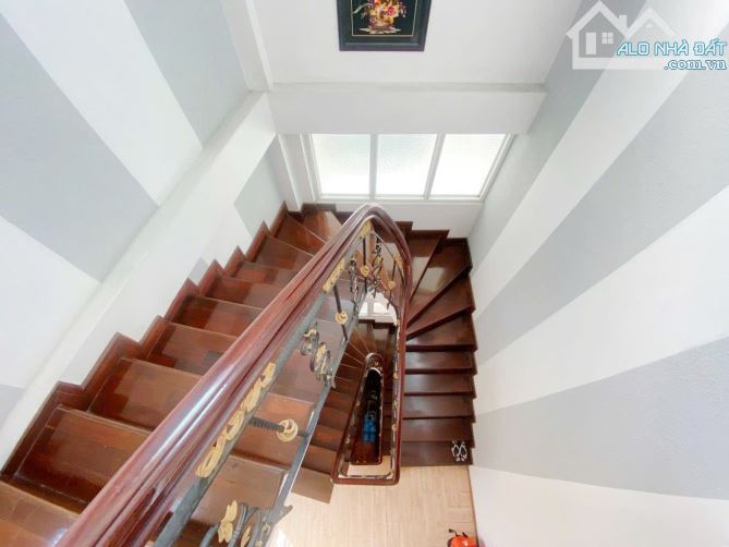 Nhà 4 tầng HXH đường 3/2 Q10 gần Nhà hát Hòa Bình, 3 mặt thoáng, dtsd 204m2 MT 7.2m, 14 tỷ - 9