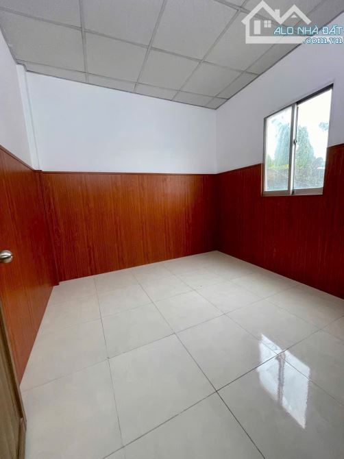 Nhà 1 Lầu 2 Mặt Tiền Đường Trước Sau. Ngay Thị Trấn Cần Giuộc. Sổ Hồng Riêng Giá Rẻ - 9