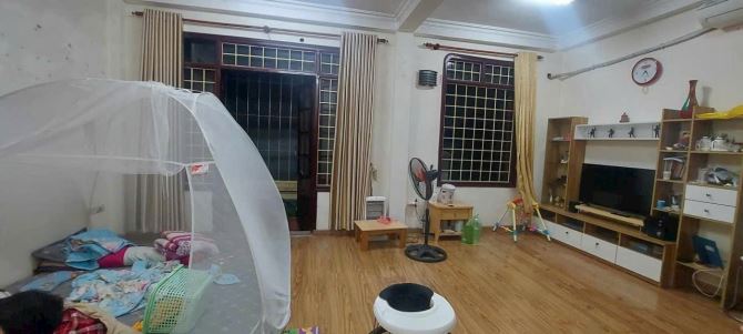 Nhà 5 tầng phố Lạc Long Quân 45m chào 10 tỷ Cầu Giấy giáp Hồ Tây tiện ích Lên phố qua Sân
