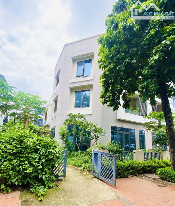 Bán Biệt Thự Nhà Vườn KĐT Đặng Xá . DT:328m2 , vỉa hè rộng , ô tô đỗ , đầu tư sinh lời
