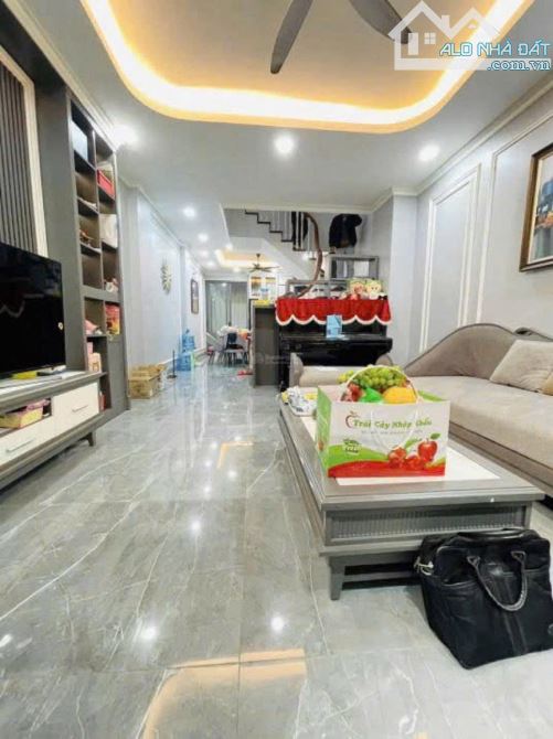 Bán Nhà Dân Xây Xuân Đỉnh DT 70m2 – Lô Góc 5 Tầng, Ô Tô Đỗ Cửa – Full Nội Thất Cao Cấp