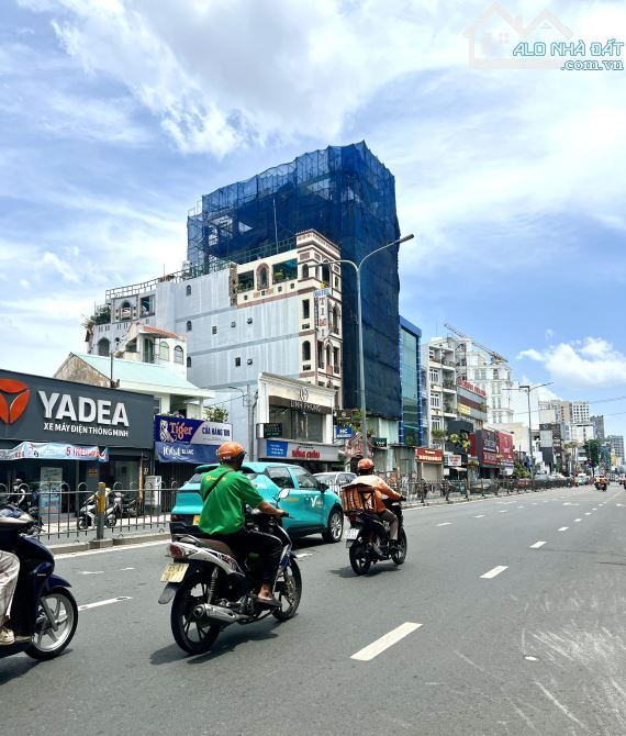 Phú Nhuận, nhà đẹp ở ngay, 5 Tầng, 40m2, gần Phan Đình Phùng, hẻm XH cạnh nhà, 8.35 Tỷ