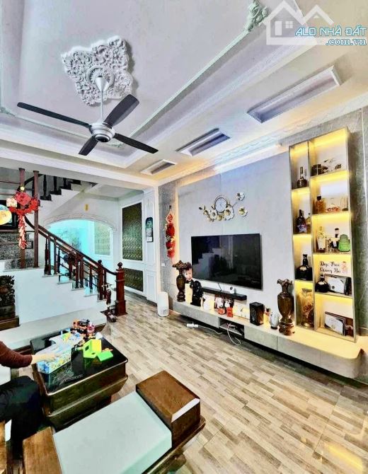 TT Cầu Giấy- 40M x 4 Tầng - MT 4.5m - Nhỉnh 8 TỶ - Ô Tô Đỗ Gần - Full Đồ.