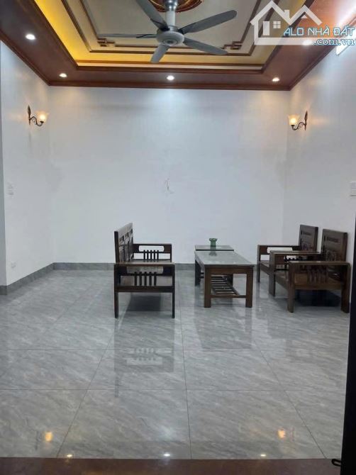 Bán nhà Chu Huy Mân- Sổ 65m2 dân tự xây, Santafe đỗ cổng- Chẵn 6 tỷ