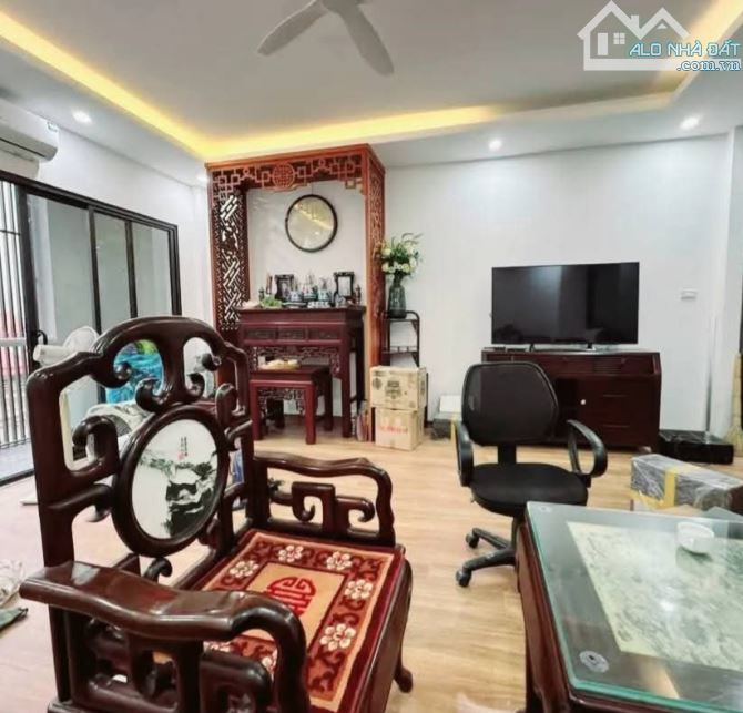 BÁN NHÀ HÒA BÌNH 7 - MINH KHAI - LÔ GÓC - 2 THOÁNG - THANG MÁY - VỪA Ở VỪA KINH DOANH