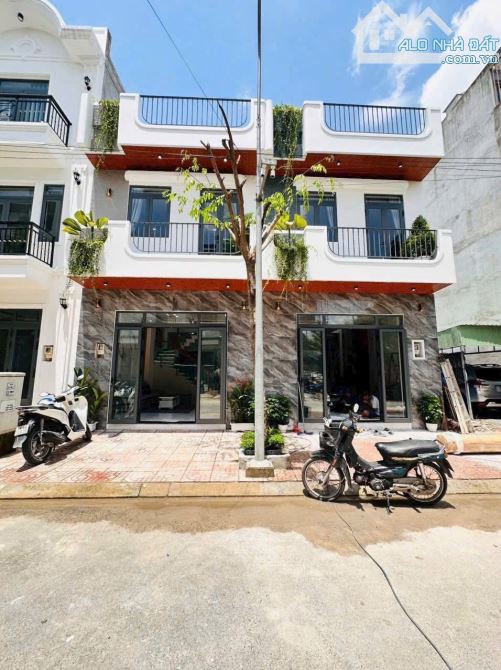 Nhà Đẹp KDC TX52 ( 1 trệt 1 lầu ) 4.7M x 11M Quận 12