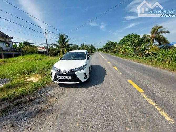 Chủ ngộp cần bán lô 2MT, 2700m2, 1300TC, đường nhựa lớn, giá 10 tỷ thương lượng.