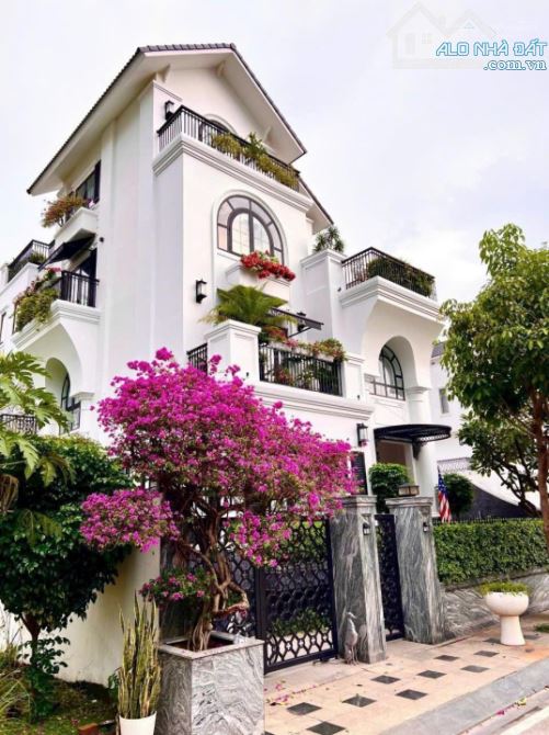 Cần bán căn biệt thự đường Ba Vì khu Cư Xá Bắc Hải, DT: 8x26.4m hầm 4 tầng có sân vườn