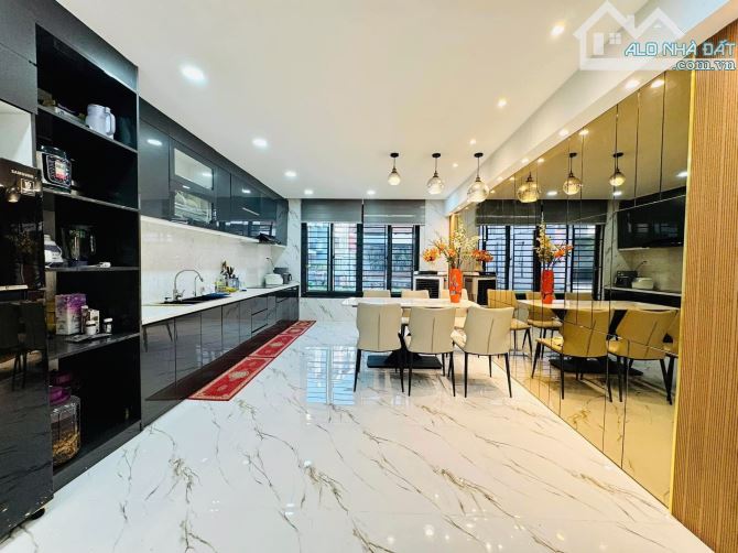 Nhà AEON Cổ Linh Long Biên - 45m 6tầng thang máy ô tô tránh ngay cổng - chỉ 10tỷ6