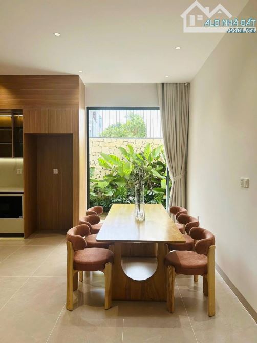 Bán Nhà 1 Trệt 2 Lầu Mặt Tiền Đường Nguyễn Thị Minh Khai 80M2 (5x16) - Giá: 12.5Tỷ