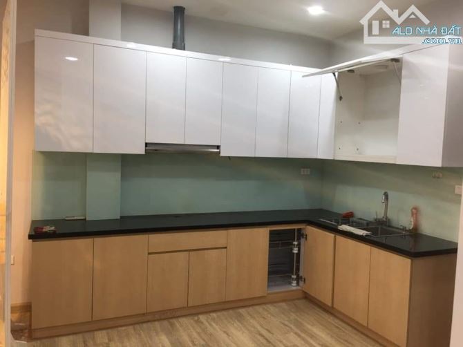 BÁN NHÀ CẦU GIẤY 40M² 5 TẦNG 8 PHÒNG ĐANG CHO THUÊ DÒNG TIỀN ỔN ĐỊNH VỊ TRÍ SIÊU ĐẸP.