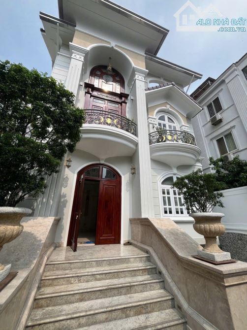 Bán Biệt thự Đường Hồ Văn Huê, Q.Phú Nhuận - 7x15m - 4 Tầng - Gía : 18.5 tỷ