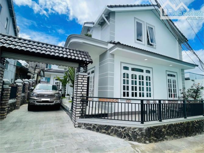 🏡  Bán Villa 3 Mặt Tiền Giá tốt Đường Nguyễn Siêu, P.7 Gần Chợ, Sân Ô Tô, Diện Tích Rộng
