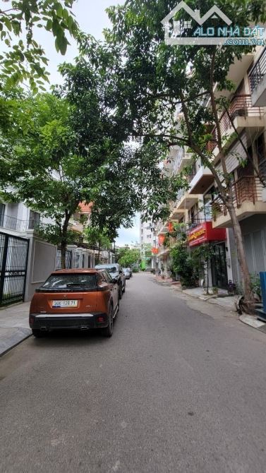 Bán nhà 5 tầng DV Thăng Long 9 ngay Cổng KĐT Kim Chung Di Trạch, Hoài Đức