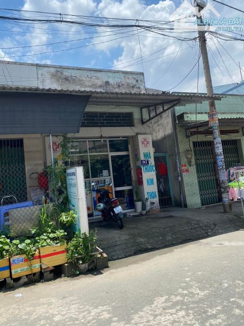 Bán gấp nhà cấp 4 MT đs 4 Tân Tạo A 5x20m giá 5,5 tỷ giá tốt đang cho thuê 12 triệu/tháng