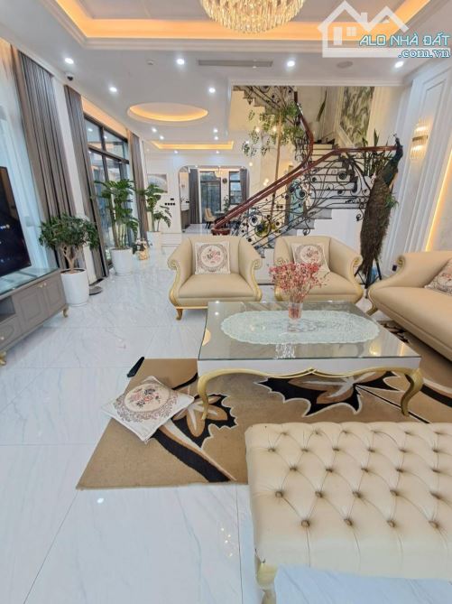 CHỦ CẦN BÁN NHANH CĂN BIỆT THỰ VIỆT HƯNG - 200M2 - GIÁ CHỈ 5x tỷ 👉 TẶNG TOÀN BỘ NỘI THẤT. - 4