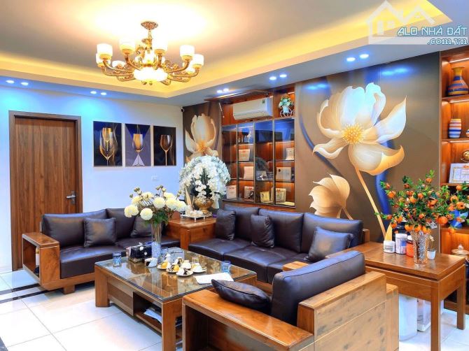Hồng Hà - Hoàn Kiếm 246m x 7 tầng, mặt tiền 8.3m, giá 95 tỷ thương lượng