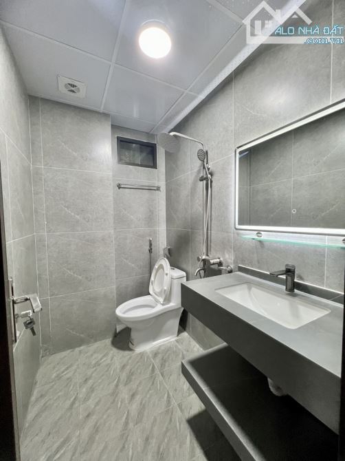 Kim giang . Thanh trì .thanh liệt. 39m 5 tầng 7.9 tỷ.