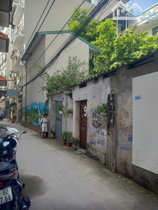 BÁN ĐẤT ĐỖ NHUẬN, CV HOÀ BÌNH, NGÕ CỰC THOÁNG, SẴN 3 TẦNG, 140m MT 8m 23 Tỷ