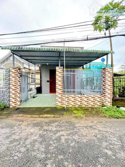 Bán gấp căn nhà cấp 4 hẻm Đặng thúc Vình, Hóc Môn, Giá 860 Triệu