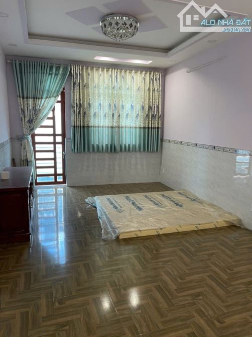 Bán nhà Lê Văn Sỹ, Quận 3 đường rộng 8m kết cấu 5 tầng
