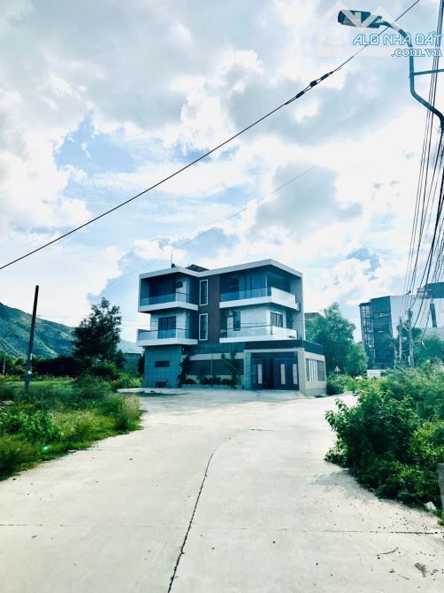 Bán đất góc 2 mặt tiền ngang 7.5m full thổ cư khu Mini Vĩnh Trung ô tô tận nơi