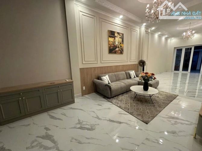 Bán nhà hẻm xe hơi thông Trần Quang Khải, Q1 – DT 121m² – 3 tầng – 23.3 tỷ