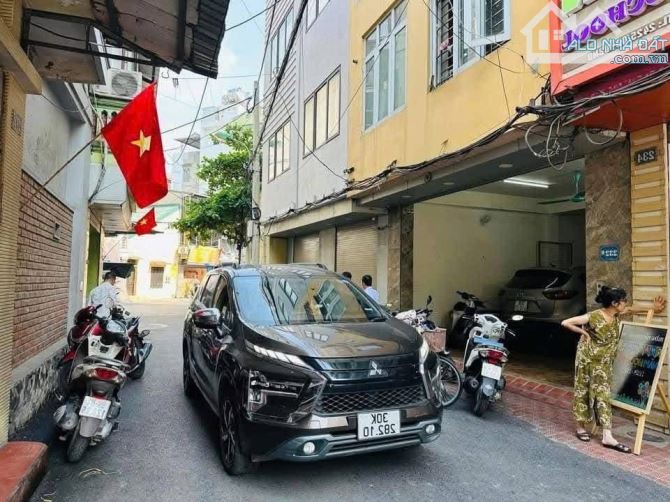 Bán nhà Đống Đa, mặt tiền 6m, ô tô trong nhà, lô góc 27 tỷ